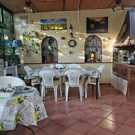 كابري Villa Dei Fiori B&B المظهر الخارجي الصورة