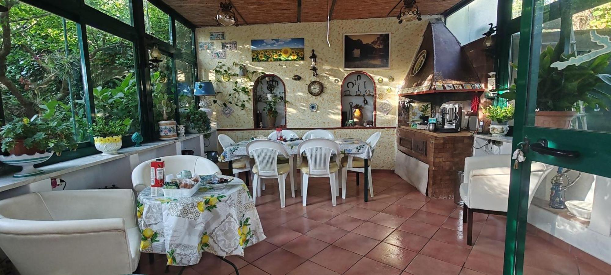 كابري Villa Dei Fiori B&B المظهر الخارجي الصورة
